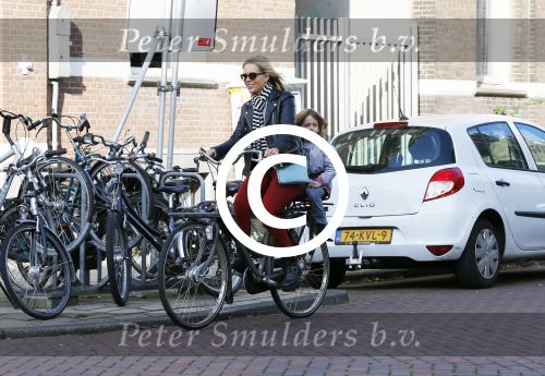 Amsterdam 7 oktober 2014
Chantal janzen met zoontje James op de fiets.