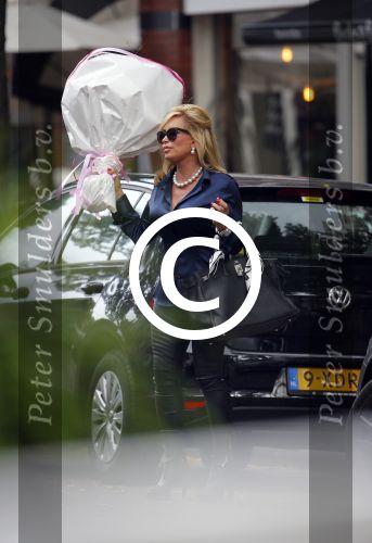 Amsterdam 1 oktober 2014
Connie Breukhoven met bloemen