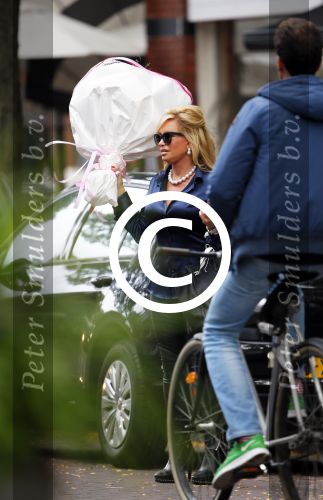 Amsterdam 1 oktober 2014
Connie Breukhoven met bloemen