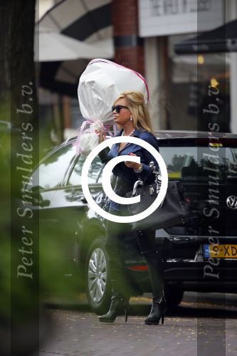 Amsterdam 1 oktober 2014
Connie Breukhoven met bloemen