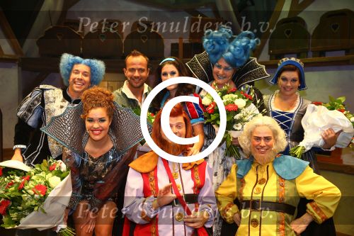 Bussum, 27 September 2014
Premiere Sneeuwwitje in \'t Spant in Bussum
Maud Mulder: sneeuwwitjeGeert Hoes: Jager JonathanMichael van Hoorne: koning constathijnSandra Dijkstra: koningin FabiolaAron Bruisten: dwergRobbert van Unnik: dwerg Anne fleur vd berg: spiegelLaura ter horst: hofdame
Foto Peter Smulders BV