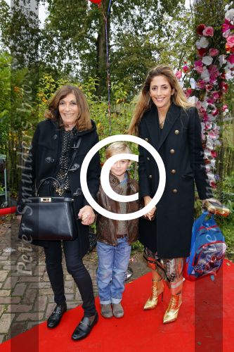 Amsterdam 8 0ktober 2014
Mama van het jaar verkieizing. danie Bles met moeder en zoon