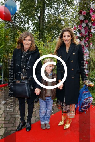 Amsterdam 8 0ktober 2014
Mama van het jaar verkieizing. danie Bles met moeder en zoon