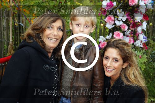 Amsterdam 8 0ktober 2014
Mama van het jaar verkieizing. danie Bles met moeder en zoon