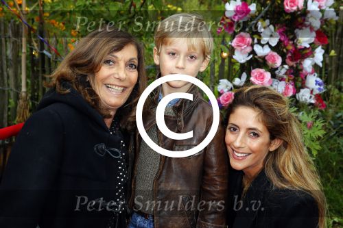 Amsterdam 8 0ktober 2014
Mama van het jaar verkieizing. danie Bles met moeder en zoon