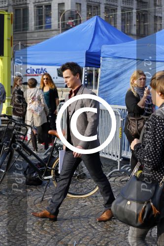 Amsterdam 30 september 2014
Kelly Kruger, Darin Brooks, Kim Matula, Scott Clifton, Ashleigh Brewer en Ferry Doedens uit de Amerikaanse soapserie The Bold and the Beautiful tijdens opnames op de dam in Amsterdam.