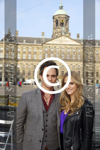 Amsterdam 30 september 2014
Kelly Kruger, Darin Brooks, Kim Matula, Scott Clifton, Ashleigh Brewer en Ferry Doedens uit de Amerikaanse soapserie The Bold and the Beautiful tijdens opnames op de dam in Amsterdam.