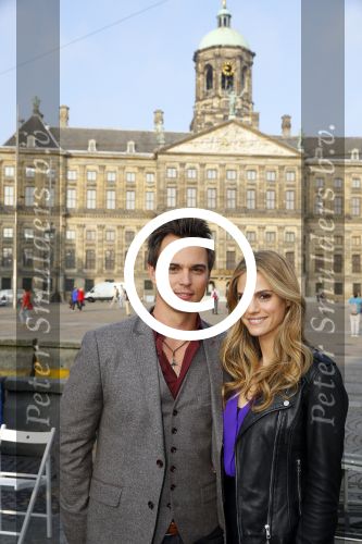 Amsterdam 30 september 2014
Kelly Kruger, Darin Brooks, Kim Matula, Scott Clifton, Ashleigh Brewer en Ferry Doedens uit de Amerikaanse soapserie The Bold and the Beautiful tijdens opnames op de dam in Amsterdam.