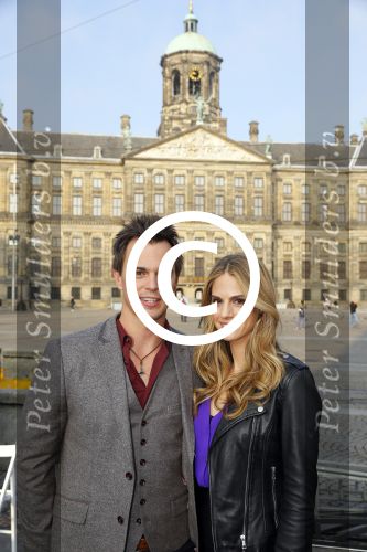 Amsterdam 30 september 2014
Kelly Kruger, Darin Brooks, Kim Matula, Scott Clifton, Ashleigh Brewer en Ferry Doedens uit de Amerikaanse soapserie The Bold and the Beautiful tijdens opnames op de dam in Amsterdam.
