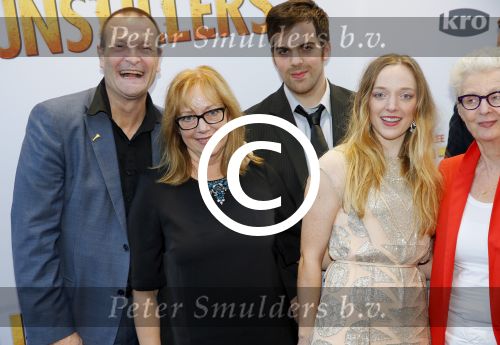 Amsterdam 22 september 2014
Premiere Pijnstillers in Tuschinski.
Dave Schram en partner Maria Peters en Tessa Schram en Partner
