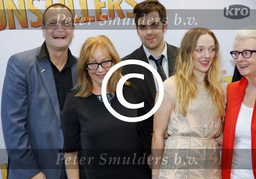 Amsterdam 22 september 2014
Premiere Pijnstillers in Tuschinski.
Dave Schram en partner Maria Peters en Tessa Schram en Partner