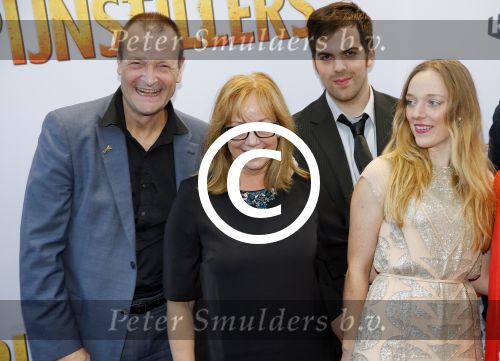 Amsterdam 22 september 2014
Premiere Pijnstillers in Tuschinski.
Dave Schram en partner Maria Peters en Tessa Schram en Partner