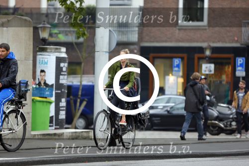 Amsterdam 24 september 2014
Doutzen Kroes op de fiets in Amsterdam.