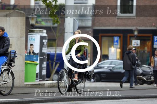 Amsterdam 24 september 2014
Doutzen Kroes op de fiets in Amsterdam.