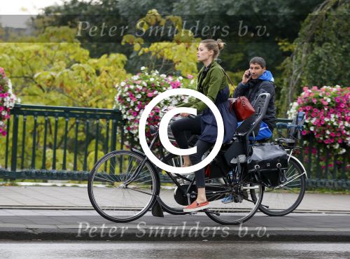 Amsterdam 24 september 2014
Doutzen Kroes op de fiets in Amsterdam.