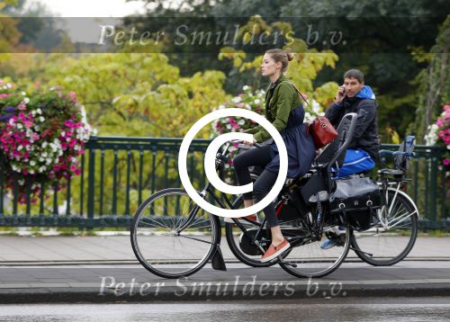 Amsterdam 24 september 2014
Doutzen Kroes op de fiets in Amsterdam.