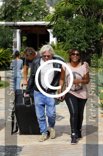 ibiza 26 september 2014
Opnames beste zanger van nederland bij hotel atzaro op ibiza. Rene Froger Jan Smit Xander de Buisonje Edsilia Rombley Andre Hazes jr vliegen daarna met prive vliegtuig naar Nederland Frank Timmer