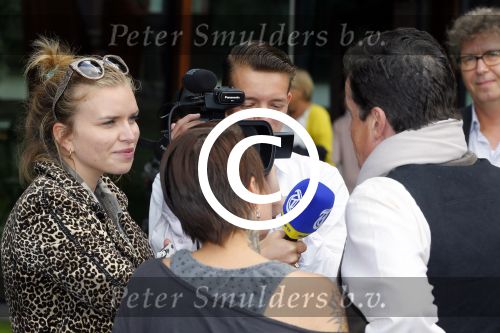 Amsterdam 20 augustus 2014
Doop van de Johnny Kraaykamp sloep bij het Hilton. Aanwezig zijn Sanne Kraaykamp haar broer John jr en Rijk de Gooyer jr. 
Elisa v d Meijden