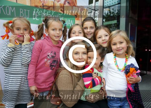 Amstelveen 5 oktober 2014
Premiere Pippi Langkous in de schouwburg van Amstelveen.
Elle v Rijn met dochters en vriendinnen