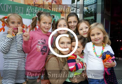 Amstelveen 5 oktober 2014
Premiere Pippi Langkous in de schouwburg van Amstelveen.
Elle v Rijn met dochters en vriendinnen