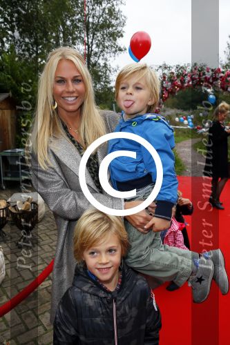 Amsterdam 8 0ktober 2014
Mama van het jaar verkieizing. Ellemieke Vermolen met zoons en Monique Matthijsen