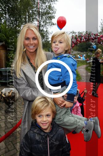 Amsterdam 8 0ktober 2014
Mama van het jaar verkieizing. Ellemieke Vermolen met zoons en Monique Matthijsen