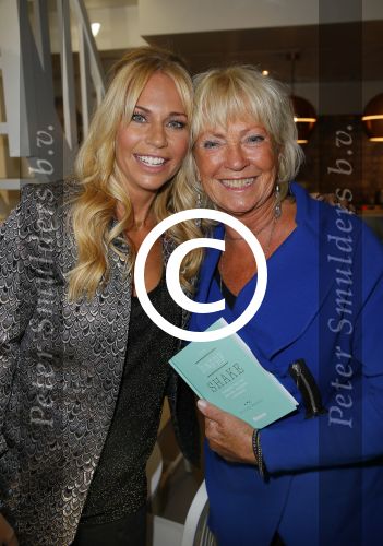 Blaricum 15 oktober 2014
Presentatie boek Ellemieke Vermolen in Blushing van Gordon. Ellemieke met moeder