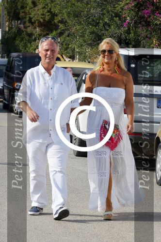 ibiza 26 september 2014
Trouwen Patty Brard en Antoine de Vijver bij babylon beach op ibiza. Emiel hartkamp met vrouw
