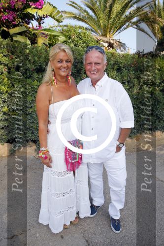 ibiza 26 september 2014
Trouwen Patty Brard en Antoine de Vijver bij babylon beach op ibiza. Emiel Hartkamp met vrouw