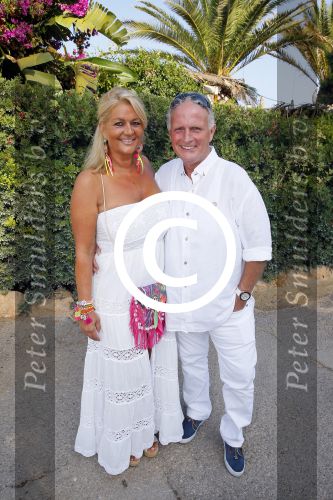 ibiza 26 september 2014
Trouwen Patty Brard en Antoine de Vijver bij babylon beach op ibiza. Emiel Hartkamp met vrouw