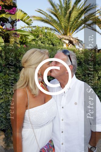 ibiza 26 september 2014
Trouwen Patty Brard en Antoine de Vijver bij babylon beach op ibiza. Emiel Hartkamp met vrouw