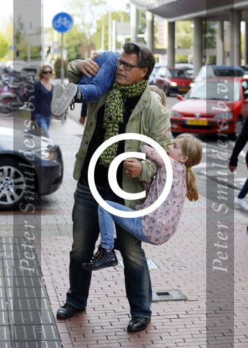 Amstelveen 5 oktober 2014
Emile Ratelband met zijn zoon Emilio en dochter Royce en vriendin Gitta bij premiere Pippi Langkous.