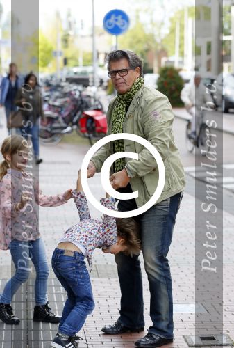 Amstelveen 5 oktober 2014
Emile Ratelband met zijn zoon Emilio en dochter Royce en vriendin Gitta bij premiere Pippi Langkous.