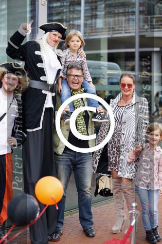 Amstelveen 5 oktober 2014
Emile Ratelband met zijn zoon Emilio en dochter Royce en vriendin Gitta bij premiere Pippi Langkous.