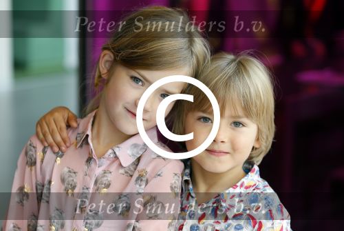 Amstelveen 5 oktober 2014
Emile Ratelband met zijn zoon Emilio en dochter Royce en vriendin Gitta bij premiere Pippi Langkous.