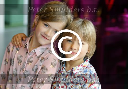 Amstelveen 5 oktober 2014
Emile Ratelband met zijn zoon Emilio en dochter Royce en vriendin Gitta bij premiere Pippi Langkous.