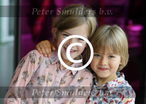 Amstelveen 5 oktober 2014
Emile Ratelband met zijn zoon Emilio en dochter Royce en vriendin Gitta bij premiere Pippi Langkous.