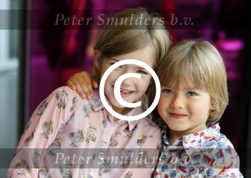 Amstelveen 5 oktober 2014
Emile Ratelband met zijn zoon Emilio en dochter Royce en vriendin Gitta bij premiere Pippi Langkous.