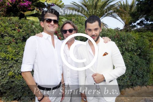 ibiza 26 september 2014
Trouwen Patty Brard en Antoine de Vijver bij babylon beach op ibiza. Maurice Wijnen Janice en Eric v Tijn