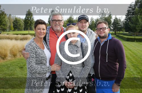 Dronten 22 september 2014
Golfwedstrijd voor stichting pijn tegen kanker van Ernst daniel Smid op de golfbaan van Dronten. Ernst met vriendin en kinderen