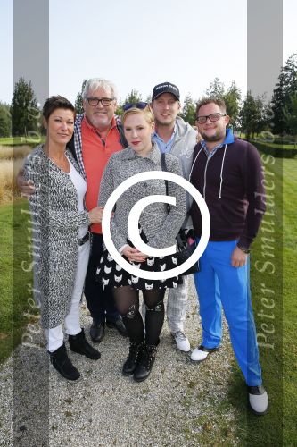 Dronten 22 september 2014
Golfwedstrijd voor stichting pijn tegen kanker van Ernst daniel Smid op de golfbaan van Dronten. Ernst met vriendin en kinderen