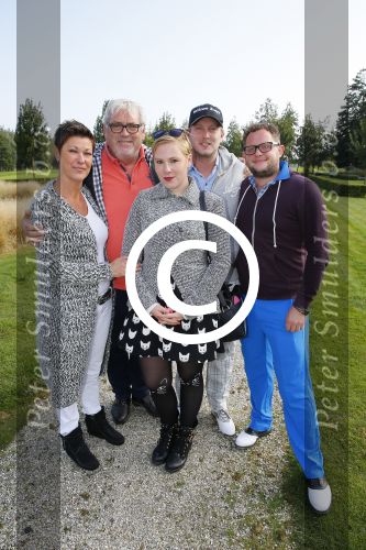 Dronten 22 september 2014
Golfwedstrijd voor stichting pijn tegen kanker van Ernst daniel Smid op de golfbaan van Dronten. Ernst met vriendin en kinderen