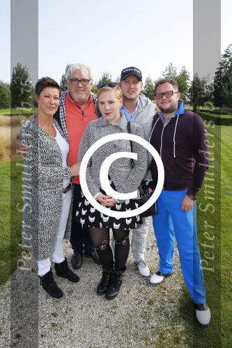 Dronten 22 september 2014
Golfwedstrijd voor stichting pijn tegen kanker van Ernst daniel Smid op de golfbaan van Dronten. Ernst met vriendin en kinderen