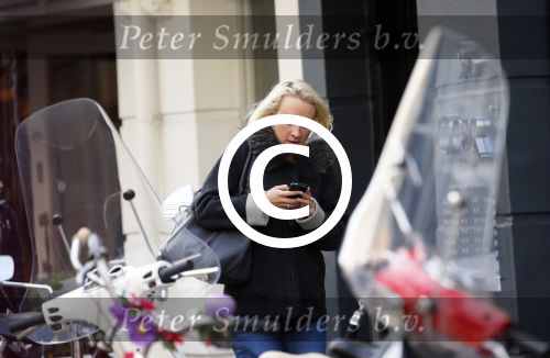 Amsterdam 10 oktober 2014
Eva Jinek met haar stylist op de pc hooftstraat