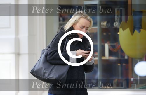 Amsterdam 10 oktober 2014
Eva Jinek met haar stylist op de pc hooftstraat