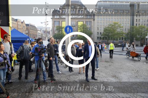 Amsterdam 30 september 2014
Kelly Kruger, Darin Brooks, Kim Matula, Scott Clifton, Ashleigh Brewer en Ferry Doedens uit de Amerikaanse soapserie The Bold and the Beautiful tijdens opnames op de dam in Amsterdam.