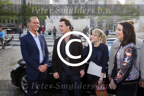Amsterdam 30 september 2014
Kelly Kruger, Darin Brooks, Kim Matula, Scott Clifton, Ashleigh Brewer en Ferry Doedens uit de Amerikaanse soapserie The Bold and the Beautiful tijdens opnames op de dam in Amsterdam.