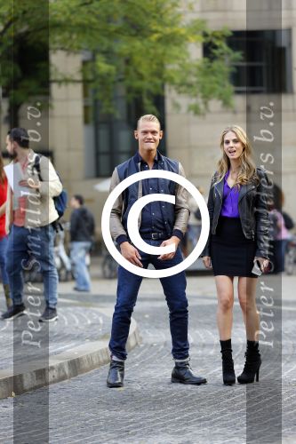 Amsterdam 30 september 2014
Kelly Kruger, Darin Brooks, Kim Matula, Scott Clifton, Ashleigh Brewer en Ferry Doedens uit de Amerikaanse soapserie The Bold and the Beautiful tijdens opnames op de dam in Amsterdam.