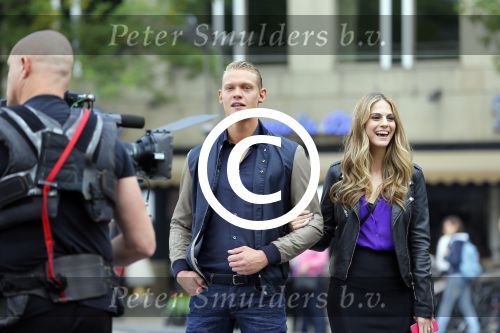 Amsterdam 30 september 2014
Kelly Kruger, Darin Brooks, Kim Matula, Scott Clifton, Ashleigh Brewer en Ferry Doedens uit de Amerikaanse soapserie The Bold and the Beautiful tijdens opnames op de dam in Amsterdam.