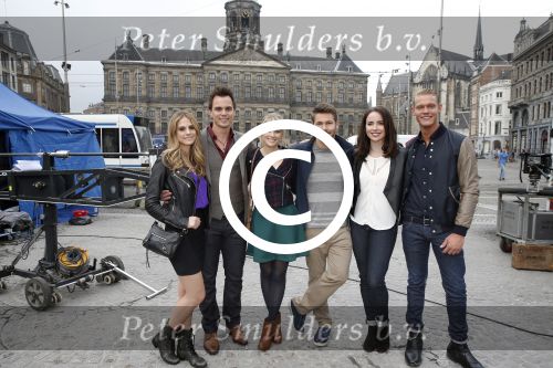 Amsterdam 30 september 2014
Kelly Kruger, Darin Brooks, Kim Matula, Scott Clifton, Ashleigh Brewer en Ferry Doedens uit de Amerikaanse soapserie The Bold and the Beautiful tijdens opnames op de dam in Amsterdam.